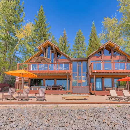 Lake Front Retreat With Your Private Beach & Hot Tub