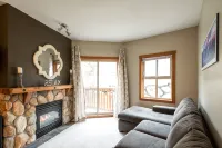 Ski in, Ski out Fireside Retreat - balcony