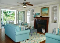 North End Virginia Beach Retreat -Private Pool -Walk to Beach -Sleeps X - Jacuzzi