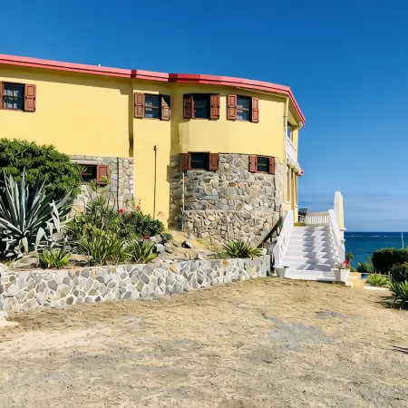 Holly's Beach Folly - Amazing Waterfront Villa, Sandy Beachfront, Pool, East End