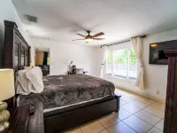 Grey Manor – Spacious 3Br/2BA Hallandale Home, Heated Pool & Smart Amenities فنادق في هالانديل بيتش
