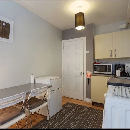Shirley Apartments, Cozy Studio, 10 Min Drive to City Centre and Cruise Ship Terminals