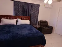 Cozy 1-bedroom apartment with WiFi, AC in charming Marsh Harbour Hotels in 