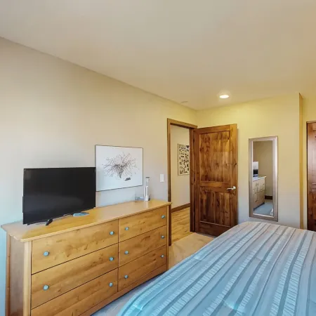 Lake Chelan Shores: Sandy Beach Delight # 1-5; Chelan, WA. Beautiful 2-bdr condo
