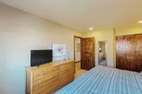 Lake Chelan Shores: Sandy Beach Delight # 1-5; Chelan, WA. Beautiful 2-bdr condo