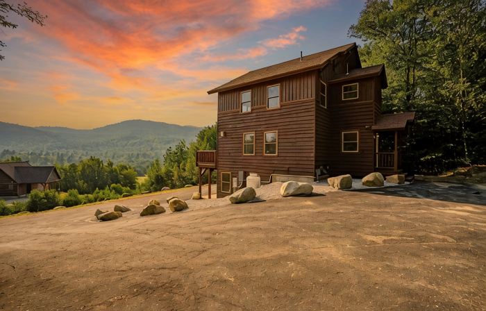 Mountain View Chalet with Hot Tub and Game Room