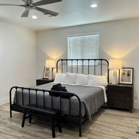 charming 3-bedroom home near sloan park/chicago cubs & light rail