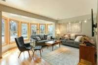 Wrigley Field/Lakeview -Entire Home- Large Groups! - Bungalow