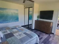 Detached guest house on private gated Spanish Estate with a pool, Temecula close Ξενοδοχεία στην πόλη Fallbrook