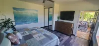 Detached guest house on private gated Spanish Estate with a pool, Temecula close - Homestays