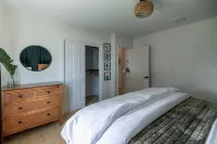 DOWNTOWN Vero Beach! 3mi to beach, 2.9 to JRTC, 2.7 to CLEVELAND CLINIC - 4-Star