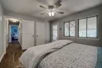 Lakeside Livin'-near Marina, Game Room, Wi-Fi, King Bed, Fire Pit, Huge Balcony - Wifi