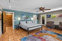 Uptown home, Heated Pool, Hot Tub, Amazing Views