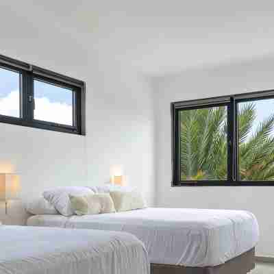 J E T S E T giant stylish Villa at Spanish Water Bay 11 BDR, 24/7 security, gym Rooms