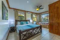 Casa Famosa - Large Family Home with Private Pool