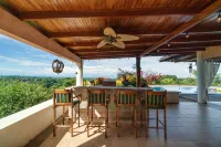 Exclusive 5 Bedroom Rainforest Retreat, Ocean/ Mountain View’s /sleeps 12