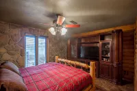 Escape to Your Mountain Retreat, Minutes from Buffalo Point, Pet Friendly - 3-Star