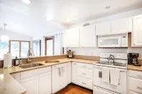 Beautiful lake house getaway - 3-Star