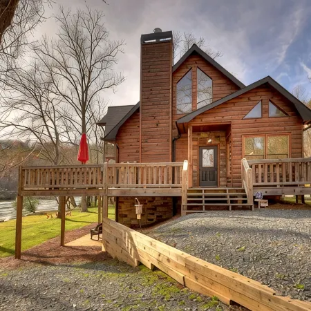 Luxury, Toccoa River Front, Fishing, 3 Fireplaces, Kayaks
