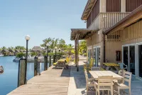 Kampground Waterfront Paradise /w Private Dock, BBQ and Kayaks - บ้านพักหลังเล็ก