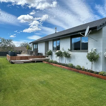 Elevated Mountain Views on Waenga