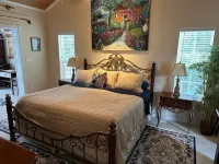 Live the Bahama Life with your own private dock, and sparkling pool - Homestays