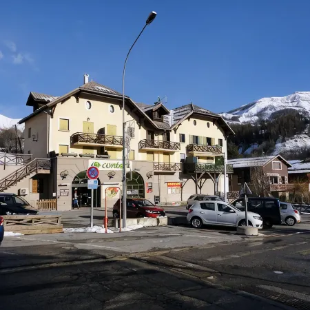 Spacious apartment of 70m2 / 6p. in chalet well located 500m from the village of Allos