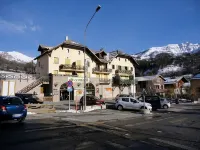 Spacious apartment of 70m2 / 6p. in chalet well located 500m from the village of Allos