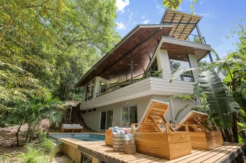 Treehouse Hideaway in Tamarindo Jungle with Pool & Open-Air Living Room - مسبح خاص