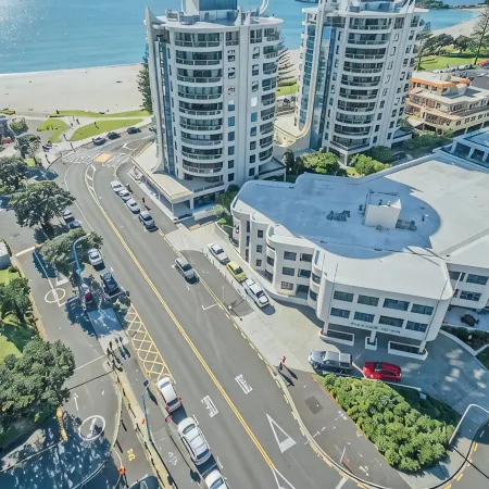 Spacious Large Modern Apartment in Fantastic Location