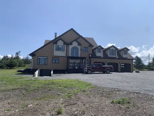 INCREDIBLE ocean cliff views at your doorstep on very private acreage + parking. - Wi-Fi