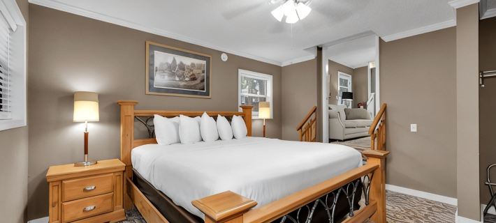 Eureka Uptown Garden Cottage Hotels in Cedar Township
