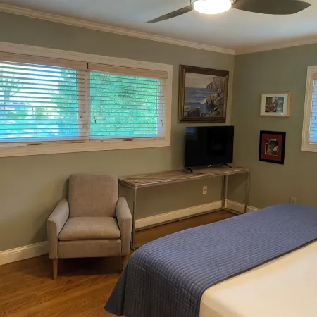 Murfreesboro Mid-Century Modern with AC, WiFi