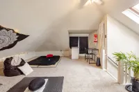 Peaceful 2BR w/ Zen Room - 3성급