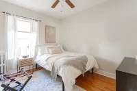 Vintage Escape 1Br Two Blocks Away from Beach - Holiday bungalows