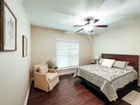 Modern comfort in Clarksville! Welcome to the Madison Street Retreat! - 4성급