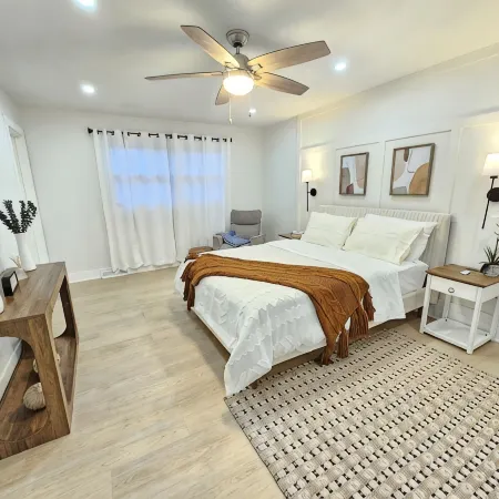 Huge 6-bedroom house with WiFi, fitness, Games and Comfort in Great Lake