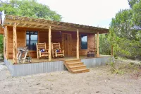 Romantic Ava Haus CABIN. 3 minutes to Main!See our other 4 Ava Haus rentals! - 샬레 호텔