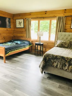Perfect Summer / Fall Getaway with Amazing Fireplace for Gathering / Relaxation. - Wi-Fi