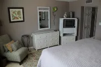 Direct Oceanfront Corner Condo-10 ft to Beach- Fabulous Views -Heated Pool - Wifi