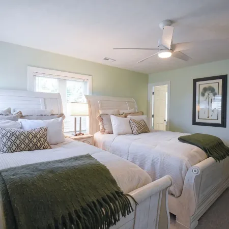 Beauty for Ashes Retreat -Luxury Waterfront 2700 SQ FT; Buckroe Beach; Sleeps 10