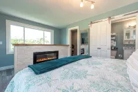 Water Views from nearly Every Room! 3BR 3BA Luxury in Portsmouth RI - Homestays