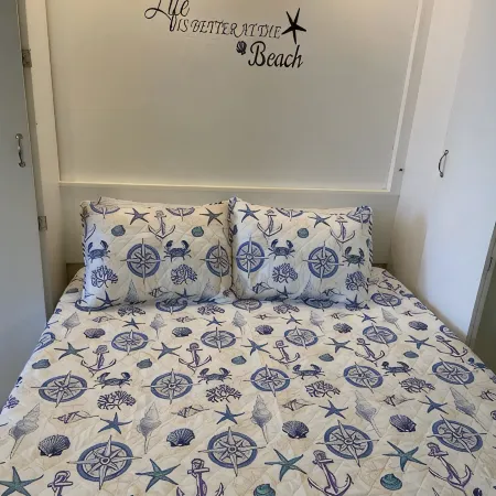 Oceanfront Studio - “also can’t get closer to the beach” View, comfy and clean!