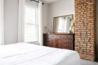 Eclectic Short North Home - Free Parking, Private Backyard, Walk to All - Balcony