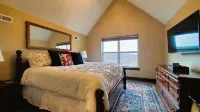 Life Is an Adventure! Lake & Mountain View, Private Hot Tub, Game Room - 4つ星