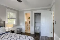 Spacious home with King bed - mins to Stadiums - Homestays