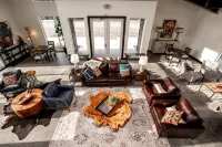 Beautiful 2BD + 2BA Home! King Beds! Hot Tub! Pool! Walk to downtown. - 4-Star