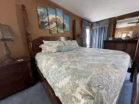Relax on the beautiful Weeki Wachee River at the charming Seahorse River House! - 3-Sterne