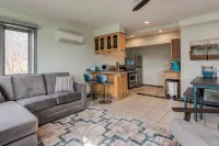 PETS, large fenced yard, full kitchen, 6 min to A-ville. - Wifi
