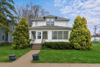 Chic 3 bedroom Get-a-way in downtown Lake Geneva - 4-Star